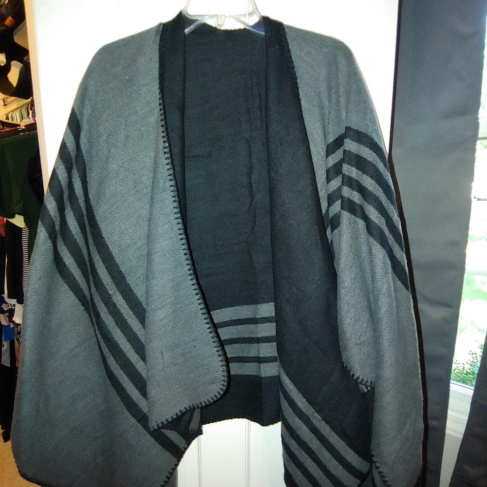 Poncho - Picture 4 of 4
